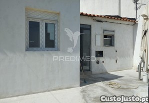 Moradia t2 recuperada com espaço exterior generoso   azaruja, alentejo
