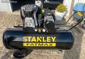 Compressor Stanley Profissional 300L, com motor de 4cv, trifásico