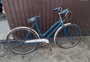 Bicicleta antiga MAJESTIC Alouette para colecionadores pasteleira