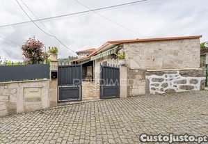 Moradia, casa aldeia, com terreno, em rendufinho, povoa lanhoso.