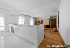 Apartamento T3 com acabamentos de luxo a 300m da praia - em Setúbal