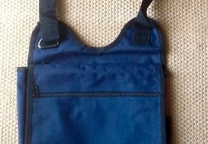 Bolsa/ carteira azul escuro com muita arrumação NOVA