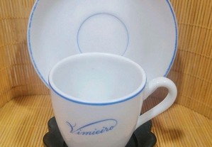 Lindíssima chávena de café com a gravação do nome Vimieiro, em loiça da fábrica de porcelanas VA