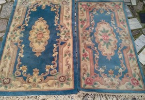 Duas carpetes e dois tapetes iguais medidas difere
