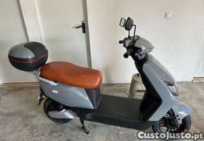 Scooter eltrica nova