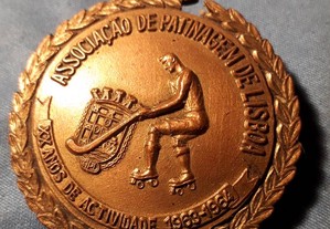 Medalha pregadeira Assoc. Patinagem Lisboa 63 /64