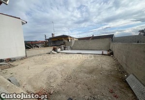 Moradia t4 em fase final de construção com piscina centro de chaves, vila real