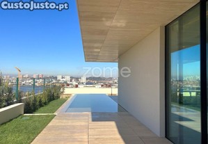 Moradia T4 Com Vistas Rio, Em Condomínio De...