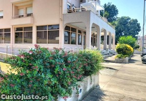 Investimento T3 + T1 | 170M² + 42M2 Garagem |...
