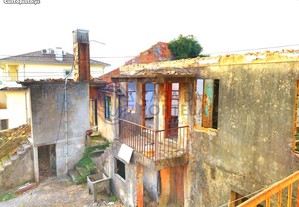 Casa em Runas em So Roque , Oliveira de Azemis