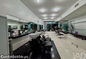 Loja / Estabelecimento Comercial em Mafamude e Vilar do Paraíso de 97,00 m²