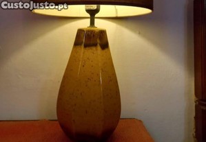 1 candeeiro com lâmpada