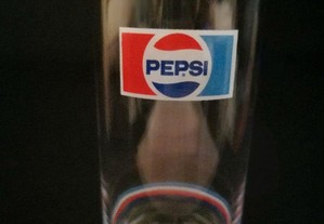 Copo antigo em vidro com publicidade ao refrigerante Pepsi cola