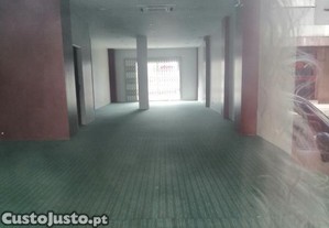 Loja 114m2 Rua Faria Guimares prximo  Quinta do Covelo