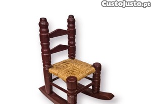 Cadeira Baloi�o Miniatura Madeira Assento Entran�ado   11,5 cm
