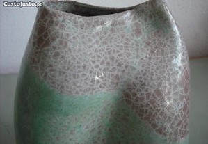 Cerâmica artesanal,jarra verde irregular