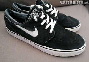 Tnis NIKE - Tamanho 43