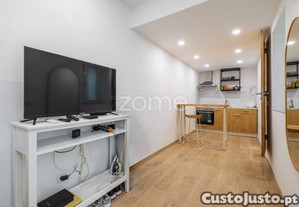Moradia Renovada Com 2 Estúdios Independentes -...