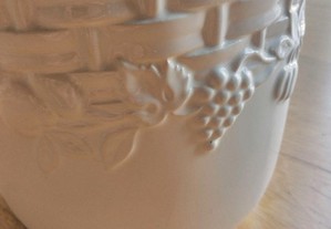 Vaso de cerâmica branco