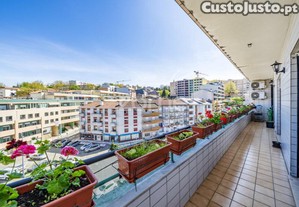 Apartamento T4 Na Rua Costa Gomes, Maximinos,...