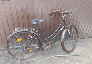 Bicicleta pasteleira para decoração ou restauro