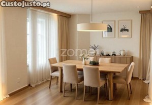 Moradia Em Remodelação T3, Na Travessa S. Dinis...