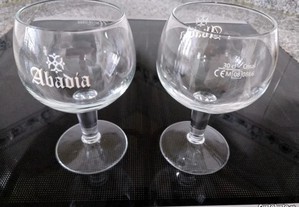 2 copos de cerveja (Abadia)
