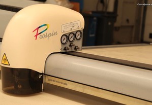 Indústria Têxtil - Lectra Prospin - máquina de corte de amostras