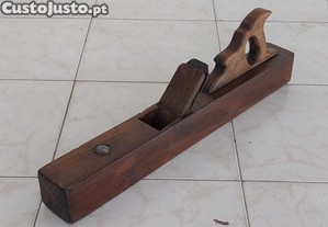 Garlopa Antiga de Marcenaria, em Castanho. Com Marca