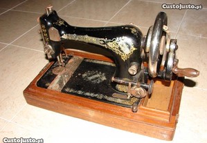 Máquina de costura antiga da Singer