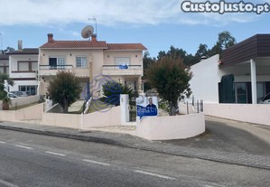 Moradia T3 com Piscina em Monte Real