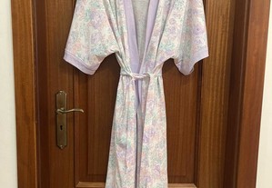 Conjunto Robe + Camisa de noite de alças em padrão floral