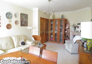 Apartamento T3 na Urbanização Cabeço da Fonte em Mem Martins