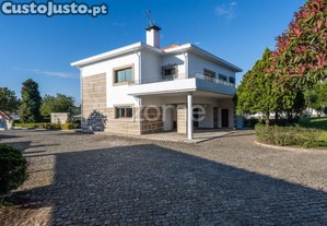 Quinta Exclusiva Com Moradia T4 E Vinha A 1Km...