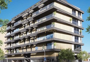 Apartamento T4 Duplex com varanda e terraço - Cais
