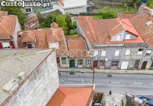 Moradia Com Logradouro Na Rua Do Freixo, Porto