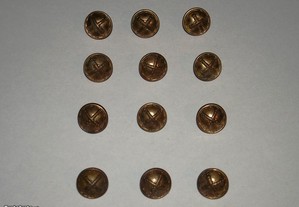 Antigos botões e insígnias do ramo da Artilharia