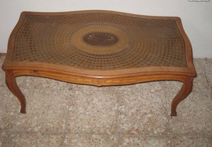 mesa de centro,madeira castanho e palhinha e vidro