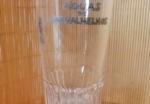 Copo antigo em vidro com publicidade das Águas de Carvalhelhos ( rótulo preto )