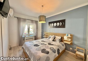 Apartamento T2 em Santa Marta do Pinhal com Vista e Proximidade a Serviços