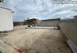 Moradia t4 em fase final de construção com piscina   centro de chaves, vila real