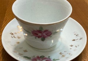 Chávena de chá Vista Alegre decoração Silvinha do período 1870/1880
