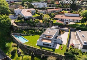 Moradia T4 De Luxo Em Condomínio Fechado,...