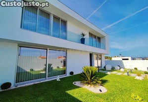 Moradia T4 Moderna com Piscina e Jardim   Touguinha