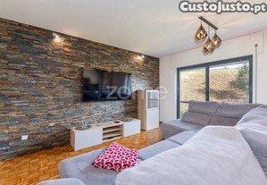 Andar Moradia T4 Triplex C/ Excelentes Acessos...