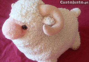Peluche de ovelha