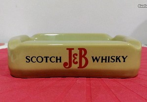 Cinzeiro em loiça inglesa com publicidade ao Whisky J & B  SCOTCH WHISKY