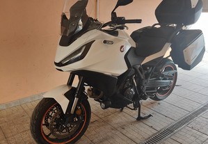 Moto Honda NT1100 como nova