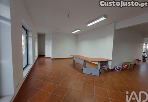 Loja / Estabelecimento Comercial em Arcos e Mogofores de 128,00 m²