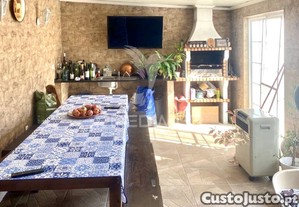 Moradia t3 em sarilhos pequenos, moita